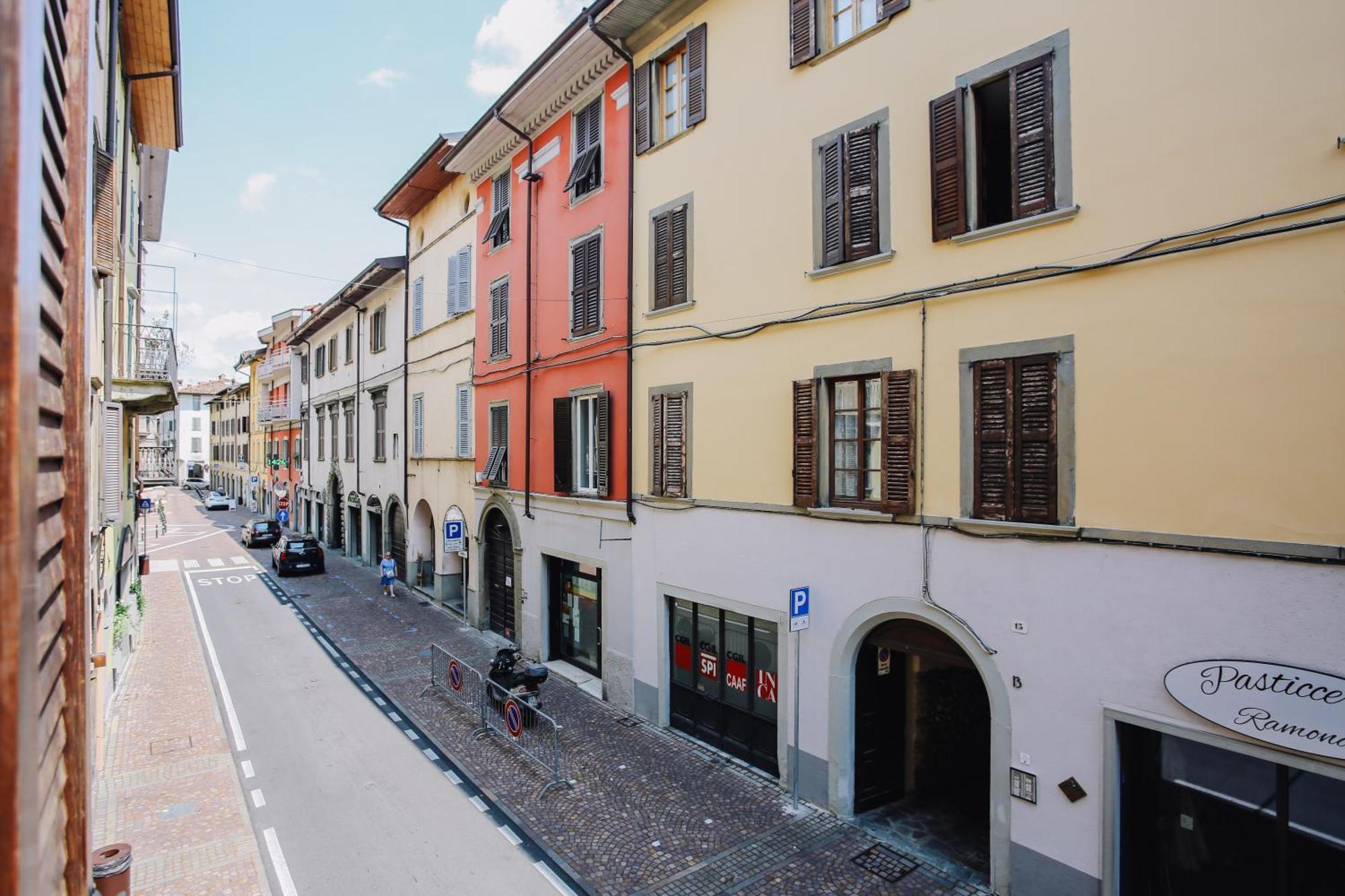 Flat Mazzini 6 Apartment Alzano Lombardo Exterior foto